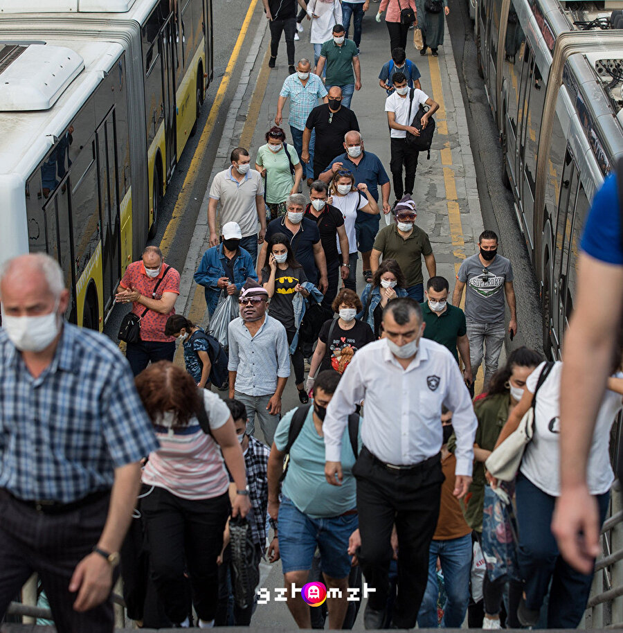 Zorunlu olmadıkça ''kalabalıklara girmeyin'' mesajını veren birileri vary