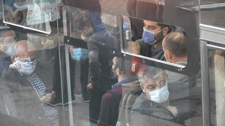 10 vakadan 4'ü İstanbul'da: Toplu taşımada yoğunluk bitmiyor