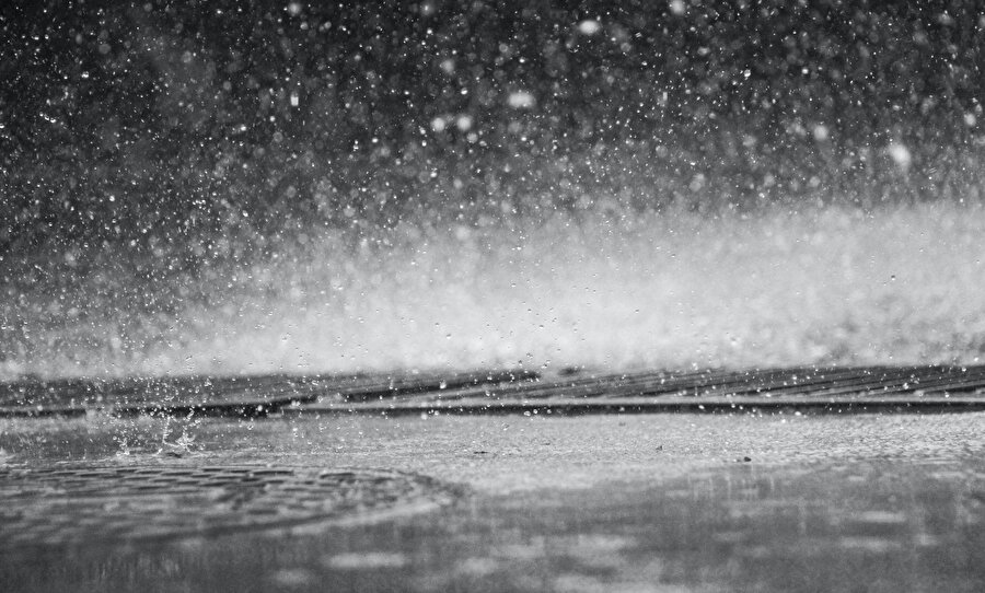 Dağlardan aşağıya sel çığ gibi inmiş; Çarşamba olmuş sana deniz. 