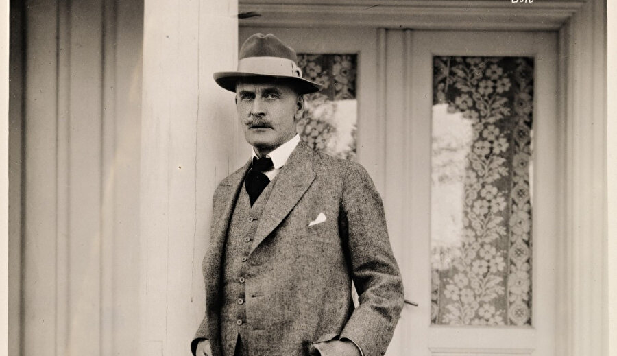 Knut Hamsun, Norveçli yazar ve 1920 yılı Nobel Edebiyat Ödülü sahibidir.