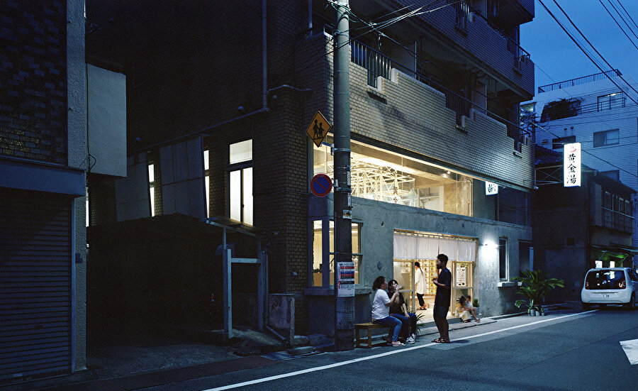 Kullanılmayan alanların çağa uygun şekilde yeniden işlevlendirilmesiyle geleneksel sento Kogenayu, tekrardan buluşma yeri haline dönüşüyor.