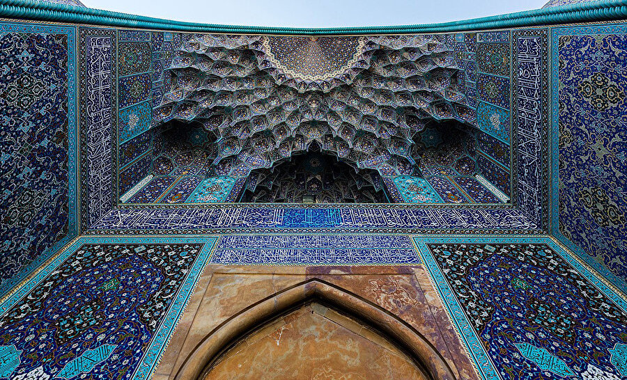 İsfahan Cuma Camii girişi.