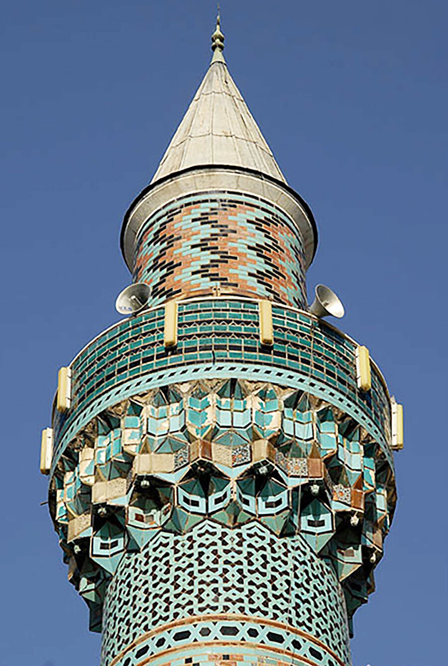 İznik Yeşil Cami'nin minaresi mukarnas detayı.