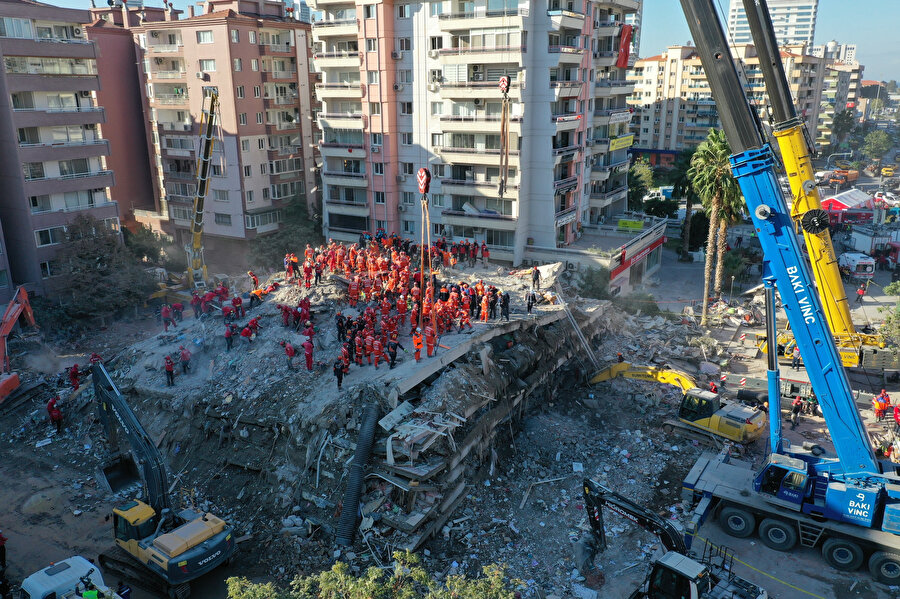 Rıza Bey Apartmanı'ndaki arama kurtarma