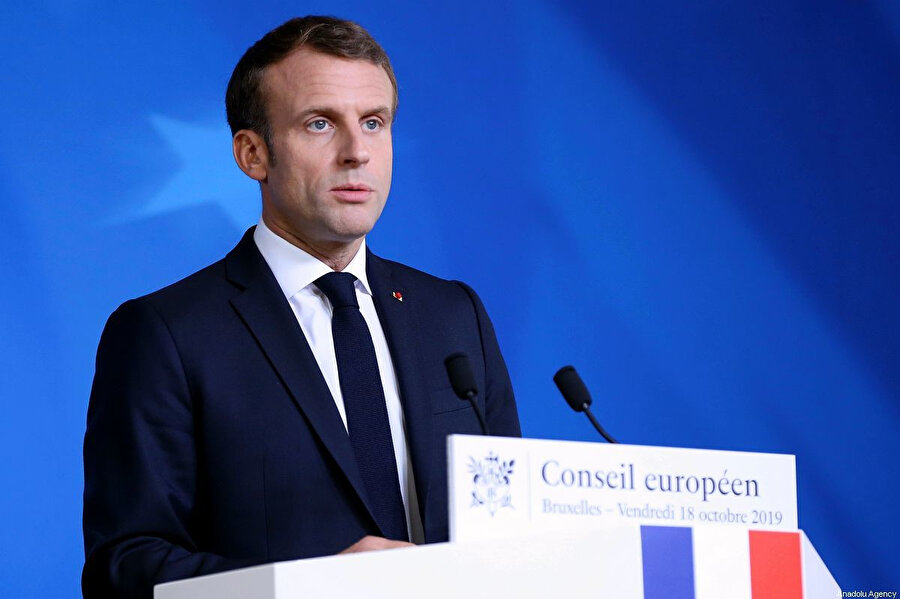Macron, Charlie Hebdo'nun resmi dergi olmadığı, özgürce yayın yaptığını dile getirdi.