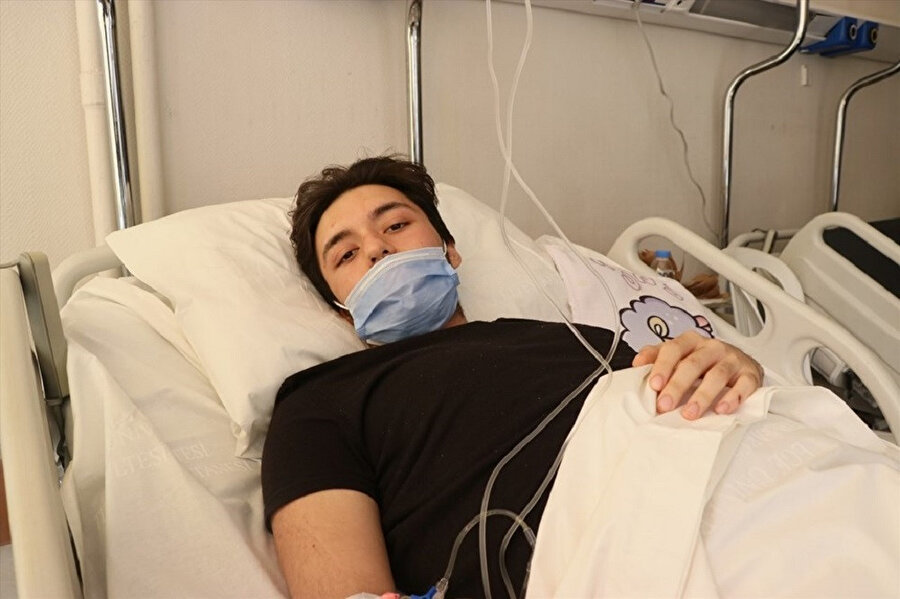 Enkaz altından çıkan Arif Emre