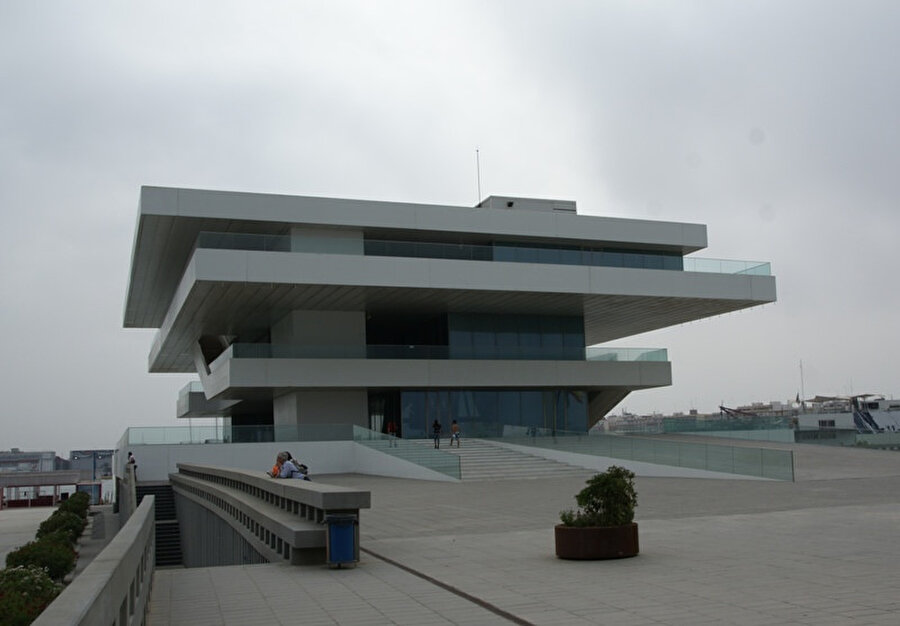 America's Cup Building, Valencia, 2005–2006.