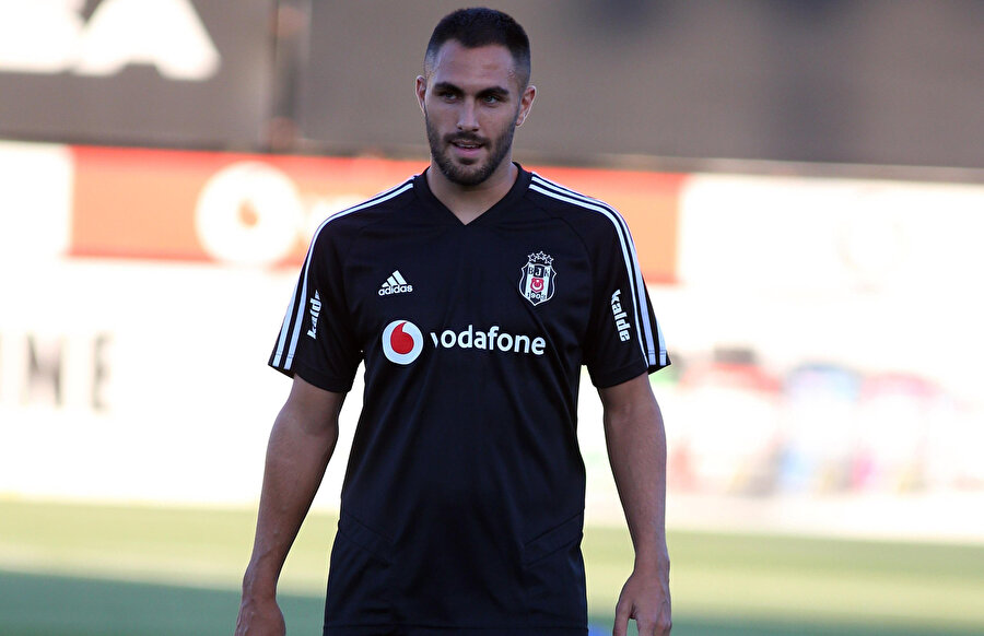 Beşiktaş, Victor Ruiz'e 2,5 milyon € ödeyecek.