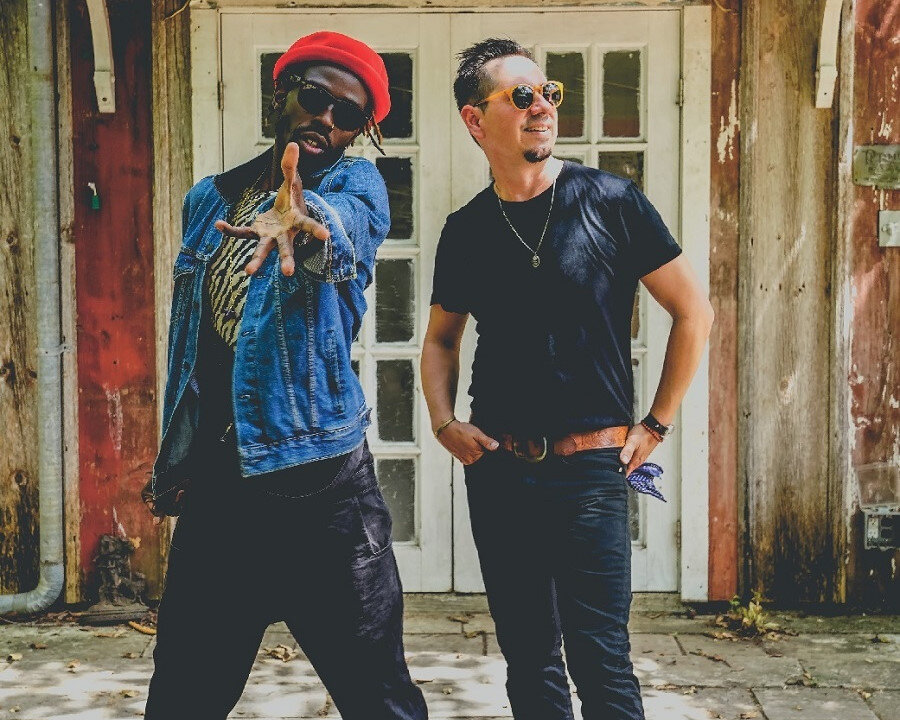 Black Pumas, Austin, Teksas merkezli şarkıcı / söz yazarı, Eric Burton ve gitarist / yapımcı, Adrian Quesada'nın yönettiği bir Amerikan psychedelic ruh grubudur.