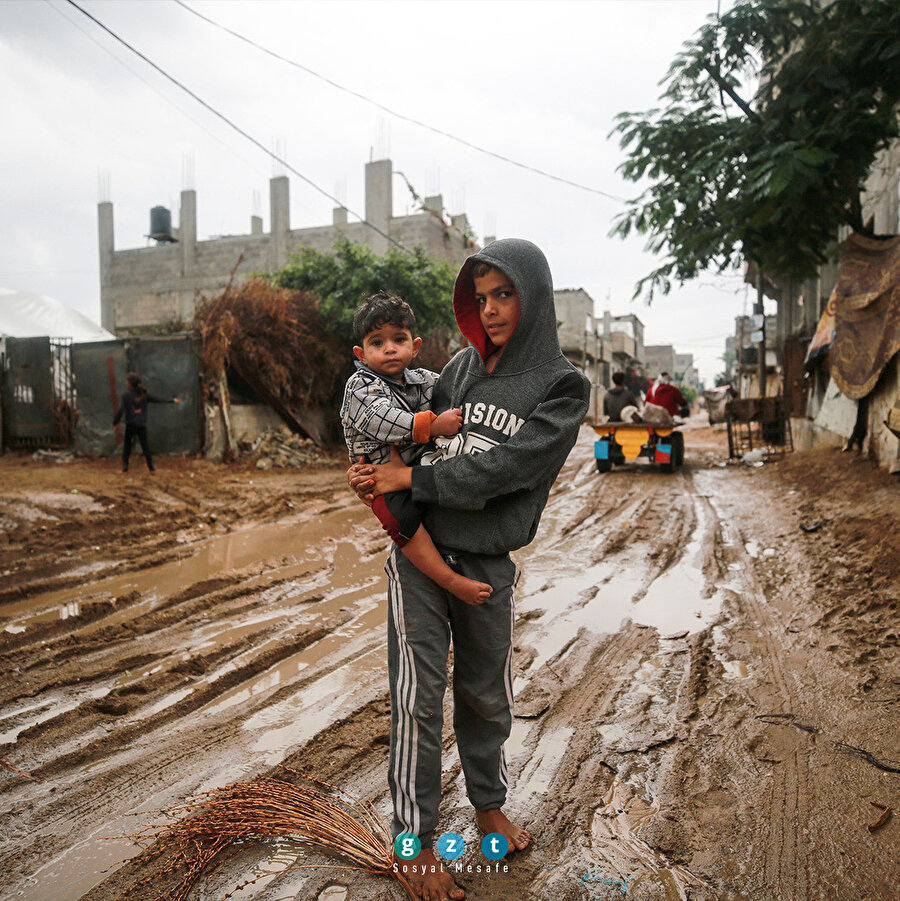 Gazzeli aileler kısıtlı imkanlarla kış mevsimini karşılıyor