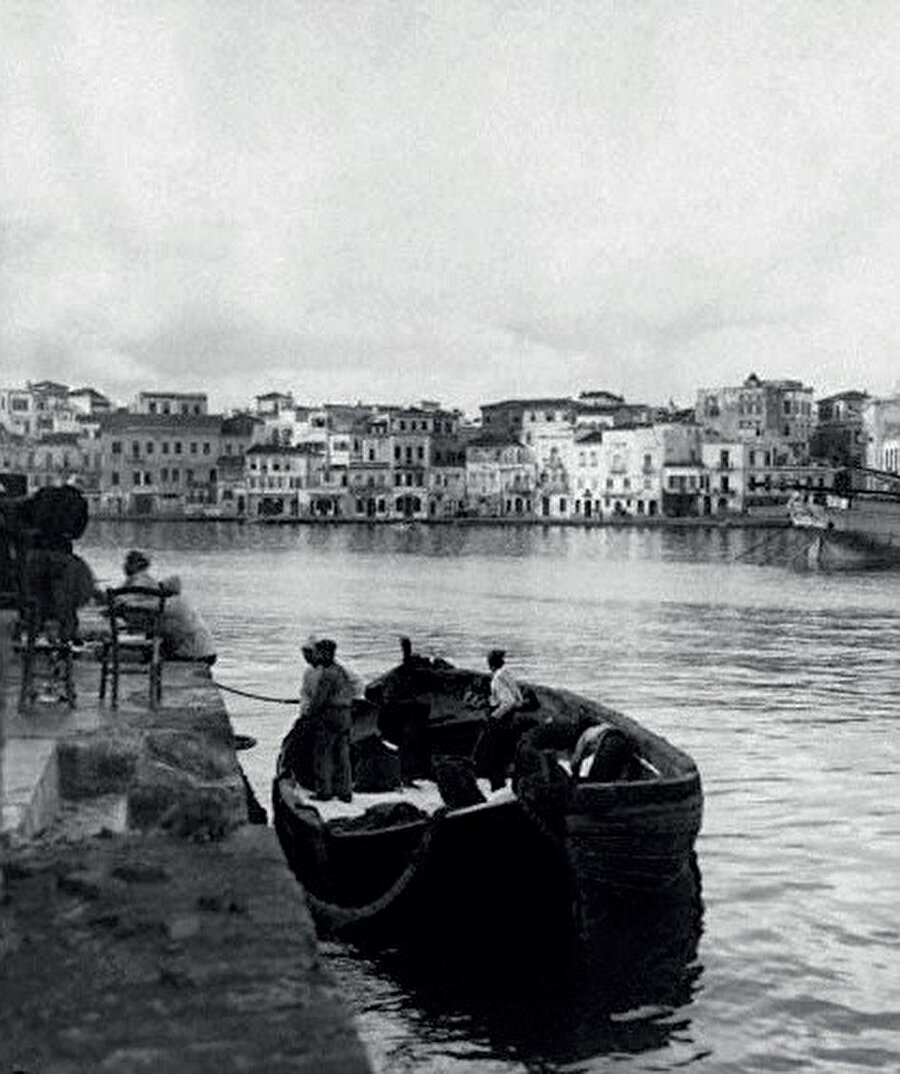 Girit, Ege Denizi'nin güneyinde yer alır. *1921