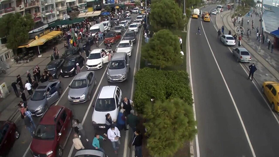 İzmir depreminde trafikte olanlar