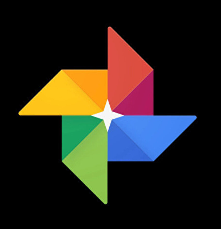 Google Fotoğraflar, gelişmiş özellikleri kullanıcılara ücretli aboneliklerle sunacak gibi görünüyor. 