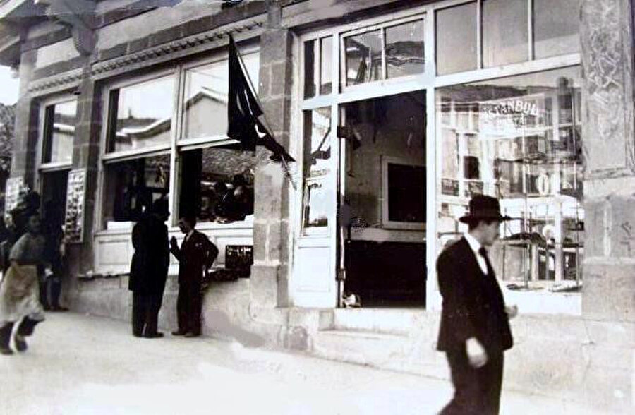 İstanbul Pastanesi, 1933.
