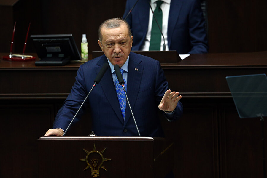 Cumhurbaşkanı Erdoğan açıklamalarda bulunurken