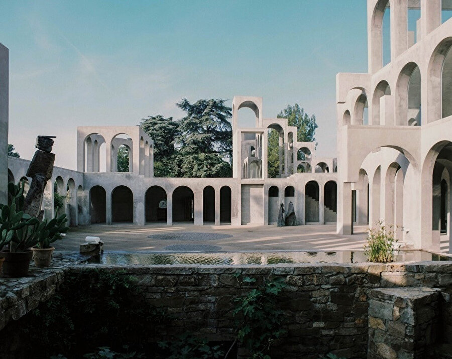 Casa Sublim avlusundan bir görsel.