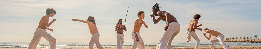 Brezilya'daki capoeiranın kökenlerini yaratan köleler için Capoeira 'Özgürlüğe giden yol' olarak kabul görmüş.