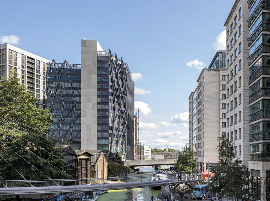 Paddington Basin’de sonlanan kanal, Brunel Binası’nın yanından geçiyor.