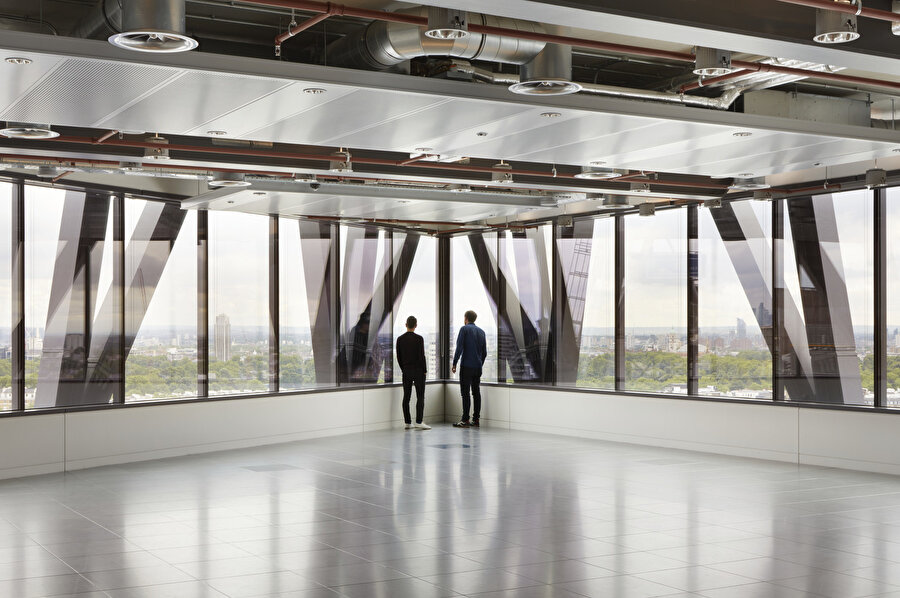 Bina; tipik bir ofis binasına göre enerji tüketiminde %71'lik bir iyileşme sağlayacak şekilde tasarlanıyor.