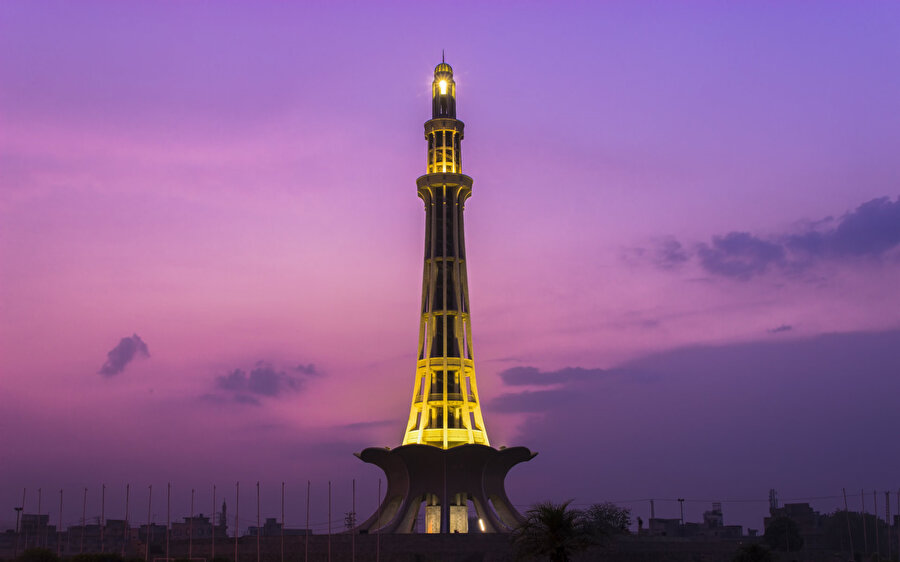 Bağımsızlık sembolü Minare Pakistan