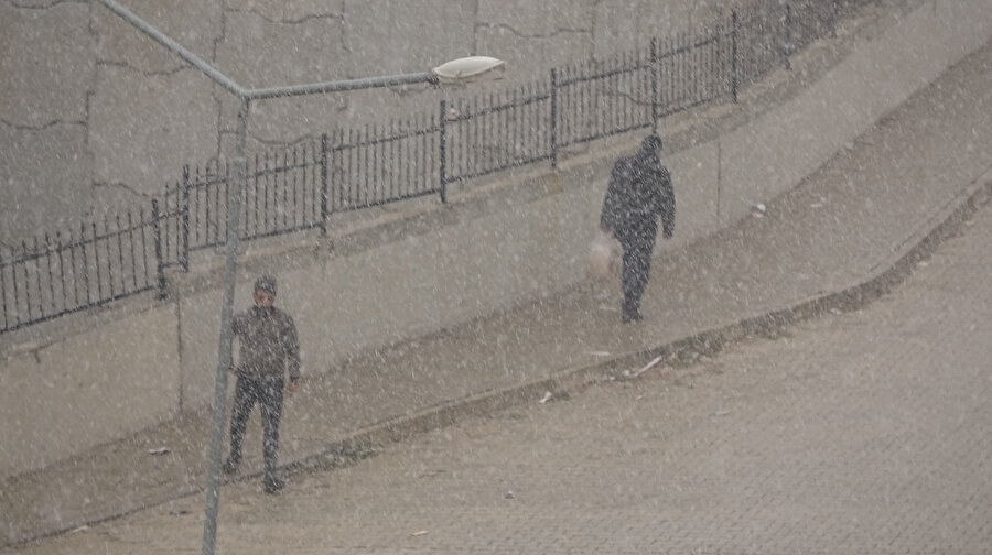 🌨Yüksekova’da yoğun kar yağışı: Göz gözü görmedi