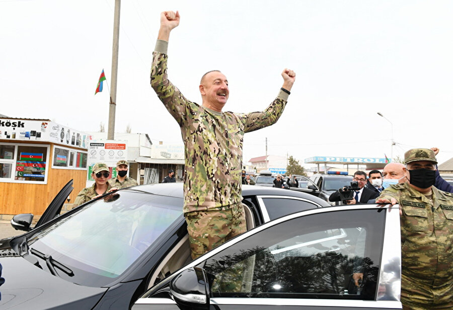 Azerbaycan Cumhurbaşkanı İlham Aliyev, eşi Mihriban Aliyeva ile beraber işgalden kurtarılan Fuzuli ve Cebrail kentlerini ziyaret etti.