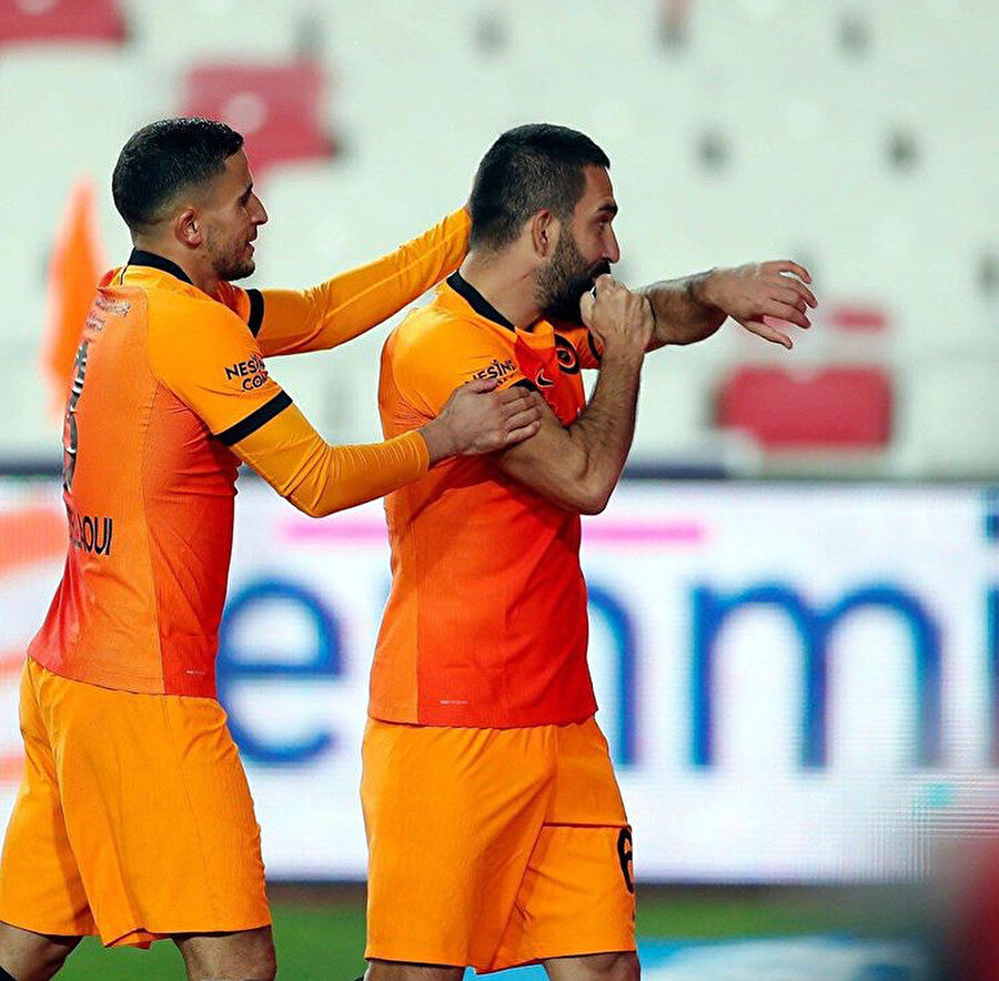 Arda Turan koronavirüs test sonucunun pozitif çıktığını açıkladı.