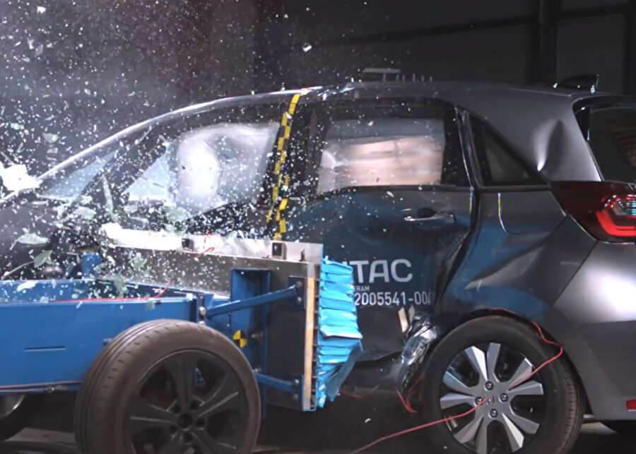Honda'nın otonom sürüş sistemi de bu testlerden tam puan alıyor.