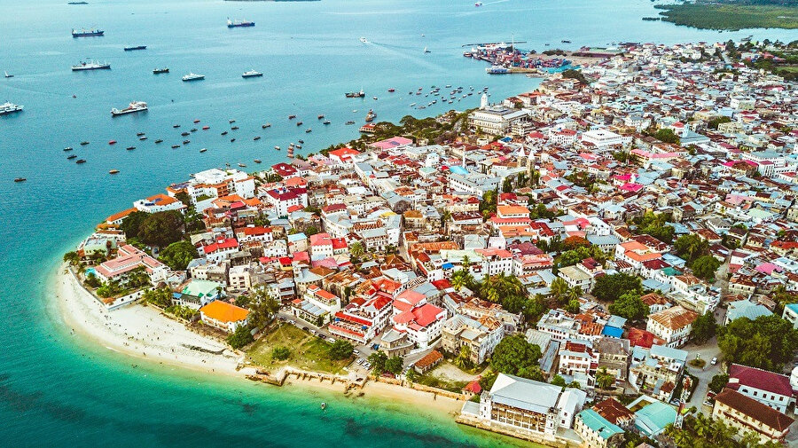 Stone Town, Hint Okyanusu’nun kıyısında bulunan bir liman şehri.