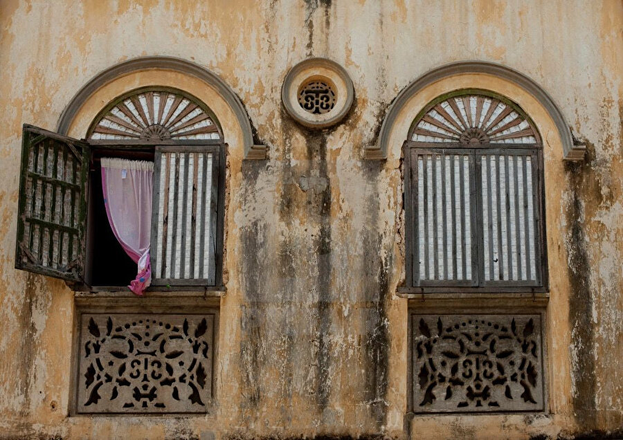 Arap stili pencereler.