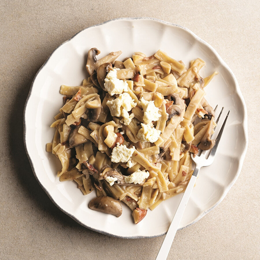 Tulum Peynirli Mantarlı Makarna