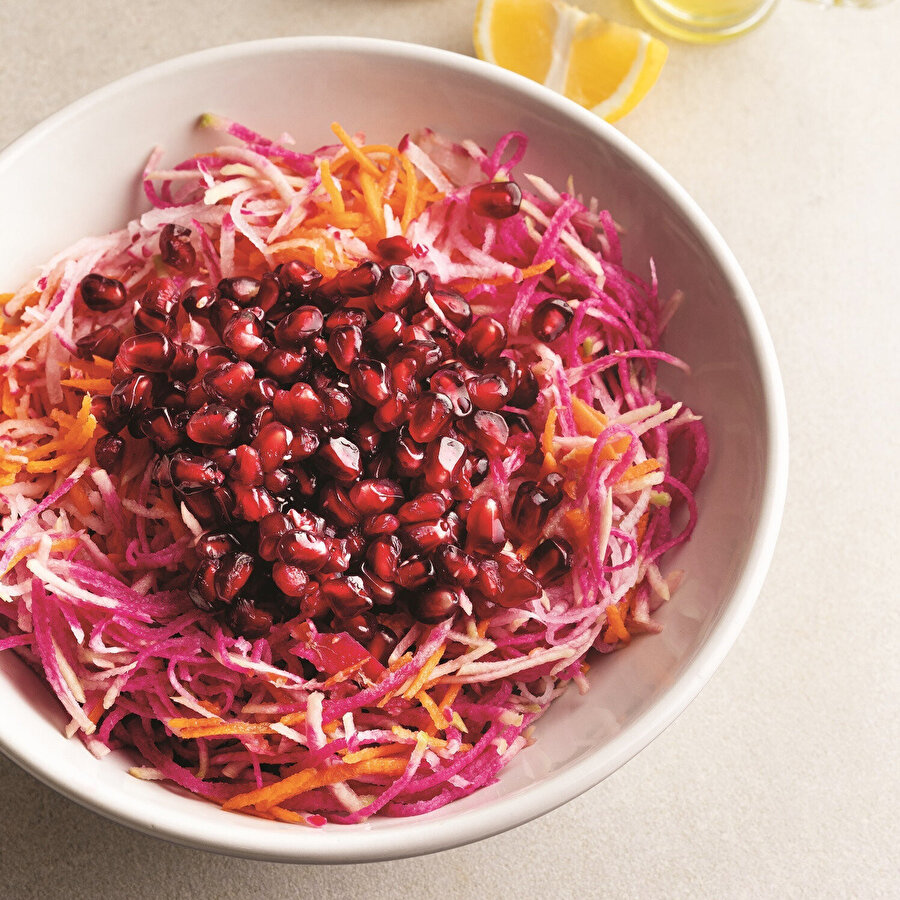 Havuçlu Narlı Turp Salatası