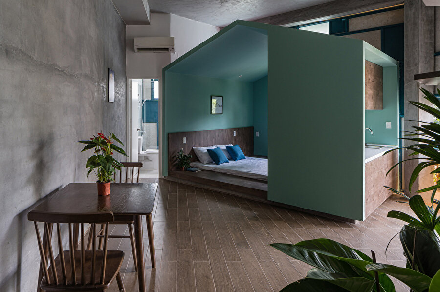 Bungalovlar; yatak, giyinme dolabı bulunan bir dinlenme odası ve bir mutfak birimi olacak şekilde tasarlanıyor.