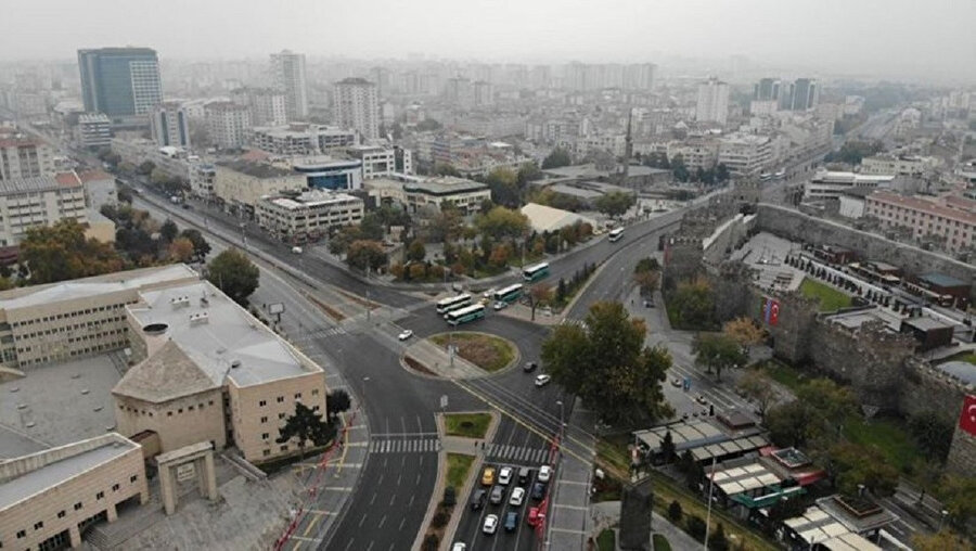Kayseri'de Cumhuriyet Meydanı