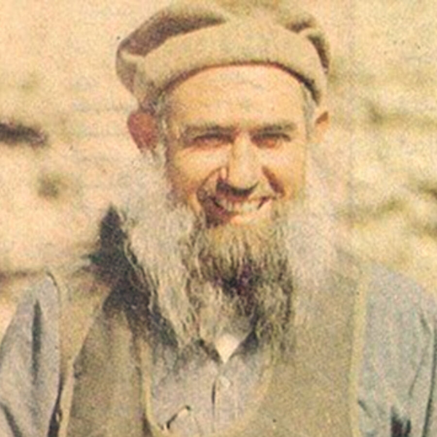 Kur’ân ve Sünnet’e sımsıkı bağlı bir hayat sürme idealinde olan Azzâm, Fetih ve FKÖ’nün Marksist-Sosyalist çizgisiyle uyuşamıyordu.