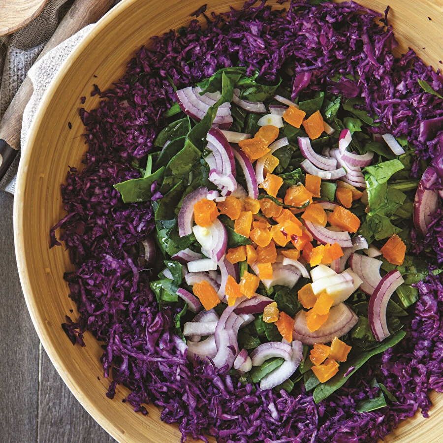 Kayısılı Ispanak Salatası