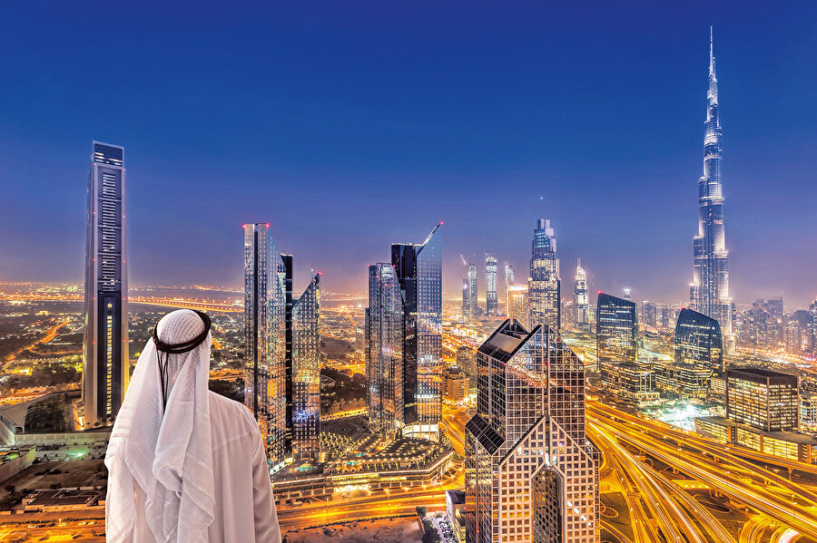 Siyasi suçlara verilen cezalar ise artırıldı. Geçen hafta getirilen yeni bir kanunla, herhangi bir devletin bayrağına karşı saygısızlık yapmanın cezası 25 yıla kadar hapis ve 137.000 dolara çıkarıldı. Elbette ‘Türk Bayrağı’na karşı saygısızlık ülkede hâlen ‘düşünce hürriyeti’ kapsamında.