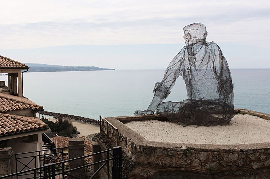 Rüzgar Toplayıcısı, Mura Mura Festivali, Pizzo Calabro, İtalya, 2013.