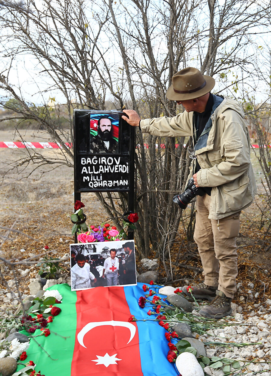 Deghati Azerbaycan milli kahramanı Allahverdi Bağirov’un mezarını ziyaret etti.