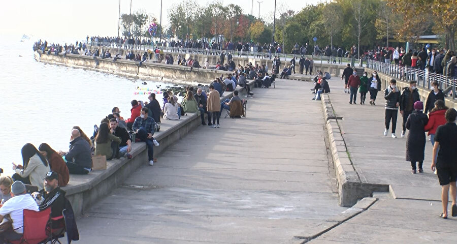 İstanbul'da kısıtlama bitti, sahillerde yoğunluk oluştu