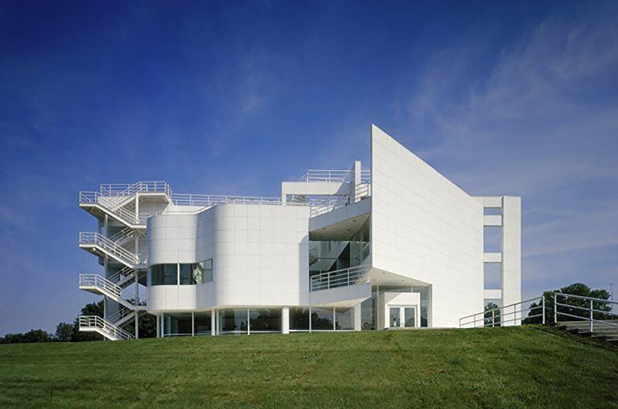 Atheneum, Richard Meier’in1979’da New Harmony, Pensilvanya’da tasarladığı beyaz konutlardan biri.