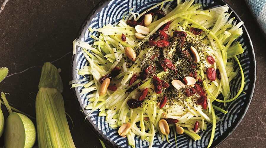 ​Yer Fıstıklı Kabak Salatası