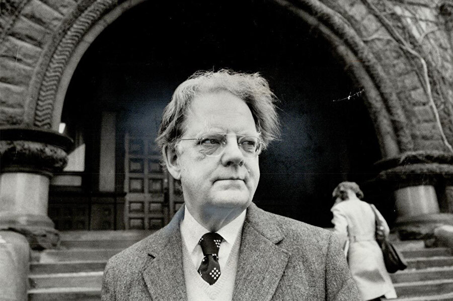 Herman Northrop Frye (1912-1991), Kanadalı edebiyat eleştirmeni, akademisyen, ve editördür.