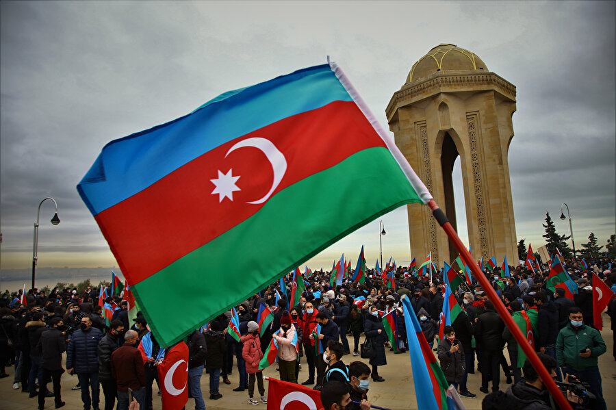 Azerbaycanlılar, Laçın'ın işgalden kurtuluşunu kutluyor.