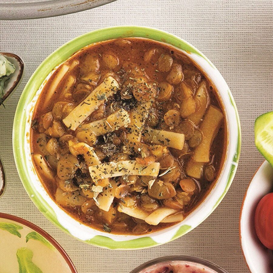 Yeşil Mercimekli Erişteli Çorba tarifi