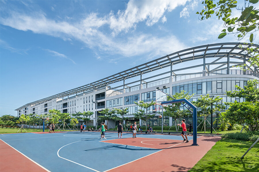 Haikou Okulu basketbol sahası.