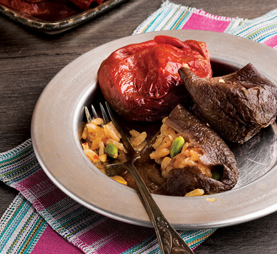 Fıstıklı Zeytinyağlı Kuru Dolma