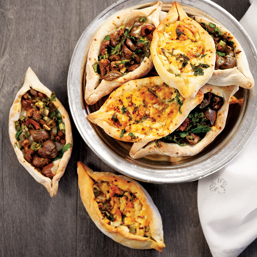 Zeytinli ve Peynirli Börek tarifi