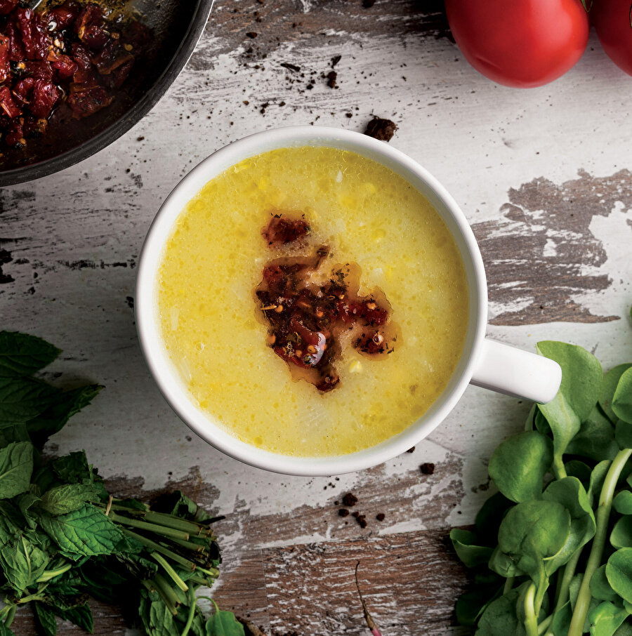 Kuru Domates Soslu Taze Mısır Çorbası tarifi