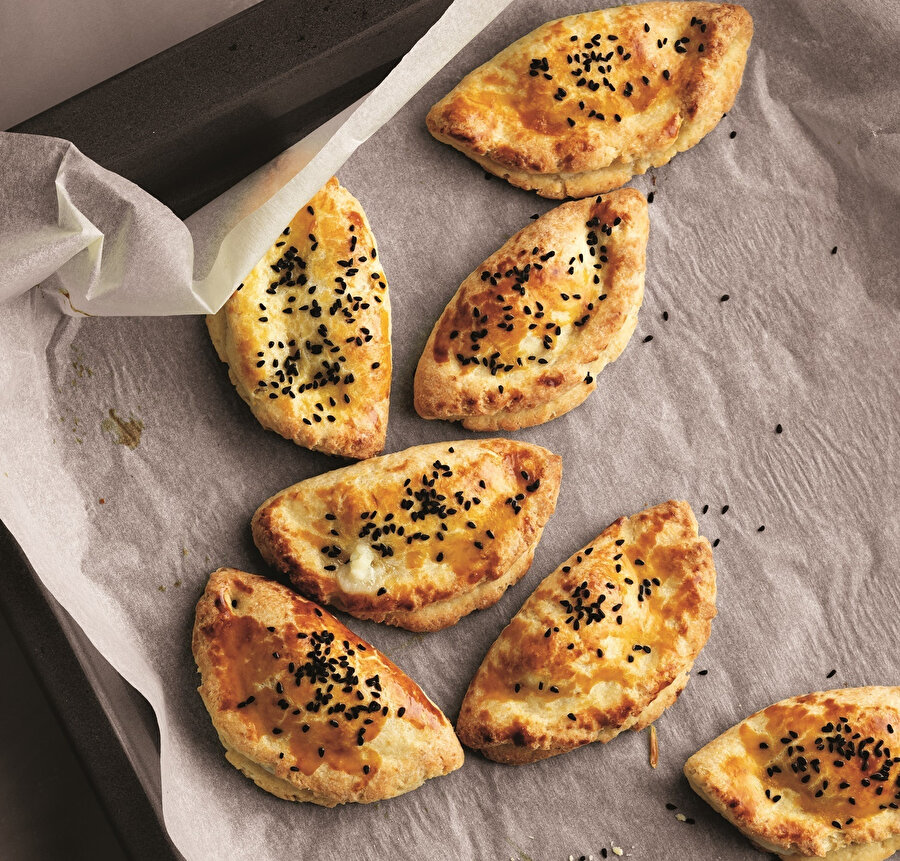 Tereyağlı Peynirli Poğaça